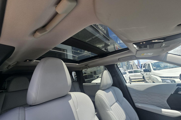 2025 Mitsubishi Outlander ZM Exceed SUV Image 18