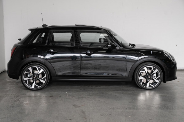 2026 MINI Cooper F65 C Classic Hatch image 3