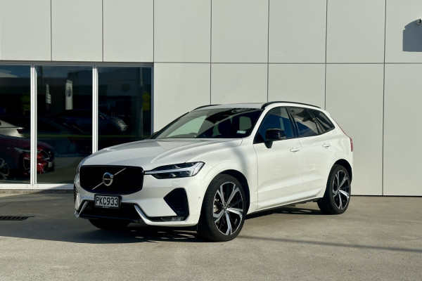 2022 Volvo XC60 B6 AWD R-Design SUV Image 3