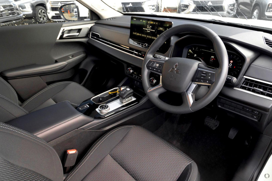 2025 Mitsubishi Outlander ZM ES SUV Image 6