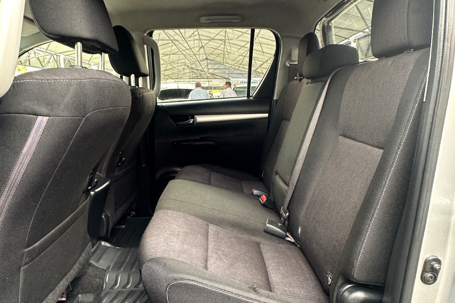 2017 Toyota HiLux  SR5 Extra Cab Pick Up Image 11