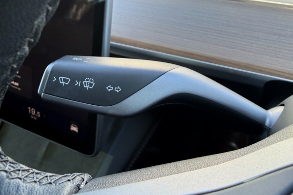 2022 Tesla Model 3  Rear-Wheel Drive Sedan Image 20