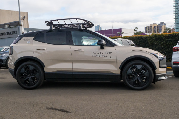 2026 Volvo EX30 Cross Country  Ultra Twin Motor Performance SUV image 3