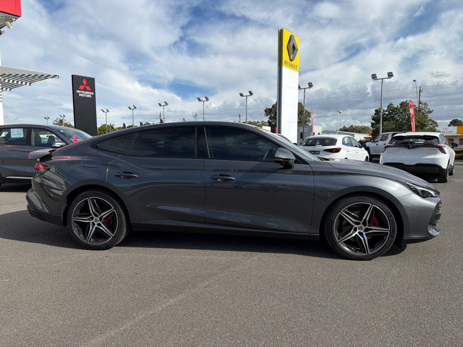 2025 MG MG7  Essence Sedan Image 1