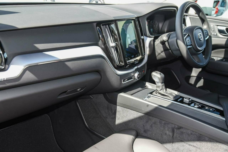 2019 MY20 Volvo XC60 UZ T5 Momentum Suv Image 8
