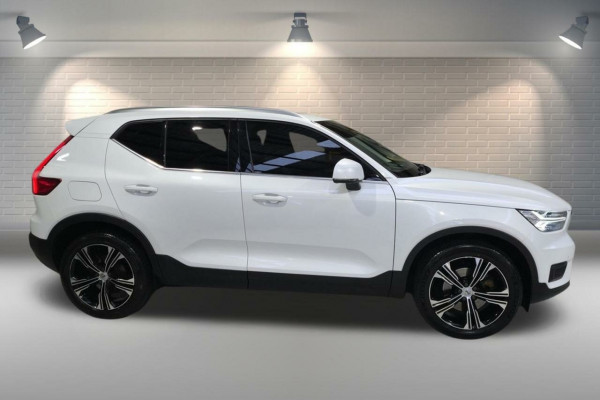 2022 Volvo XC40 XZ T4 Inscription SUV Image 3