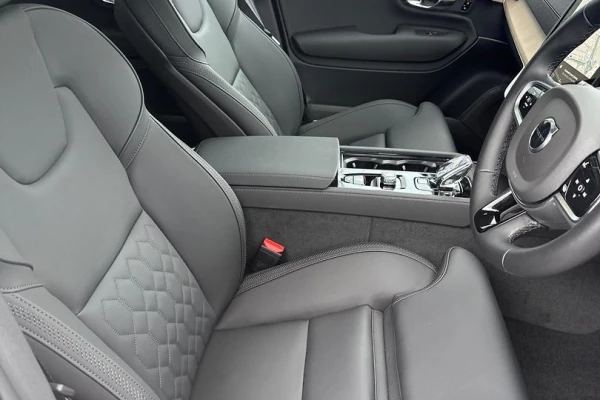 2025 Volvo XC90 L Series Ultra T8 Plug-In Hybrid SUV Image 12