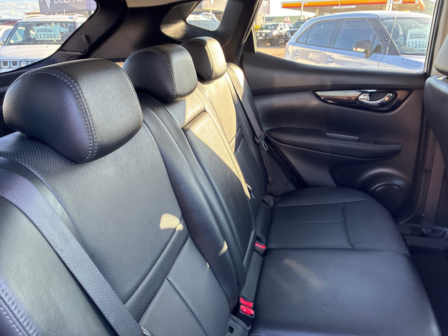 2017 Nissan QASHQAI J11 Ti SUV Image 14