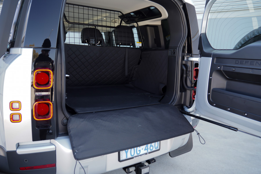 2020 Land Rover Defender L663 SE Wagon Image 47