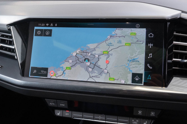 2025 MY24 Audi Q4 e-tron F4 55 SUV image 11
