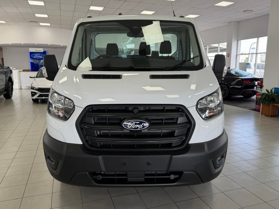 2025 MY25.75 Ford Transit VO 500E Cab Chassis Image 2