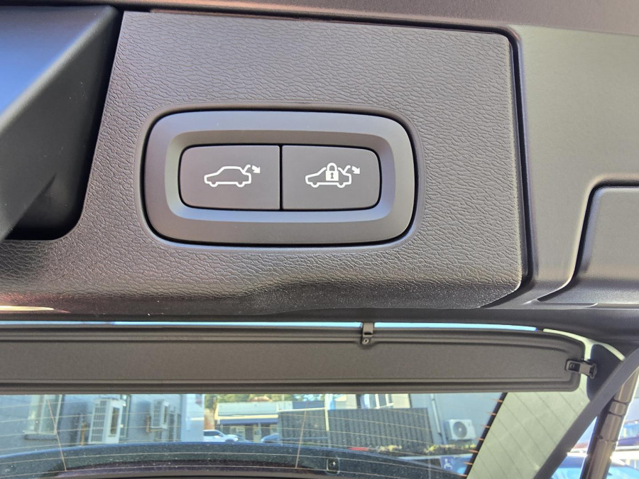 2026 Volvo XC60 UZ Ultra B5 Dark SUV Image 11