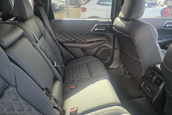 2024 Mitsubishi Outlander ZM Exceed SUV Image 11