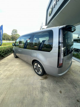 2025 Hyundai Staria US4.V3  People Mover image 6