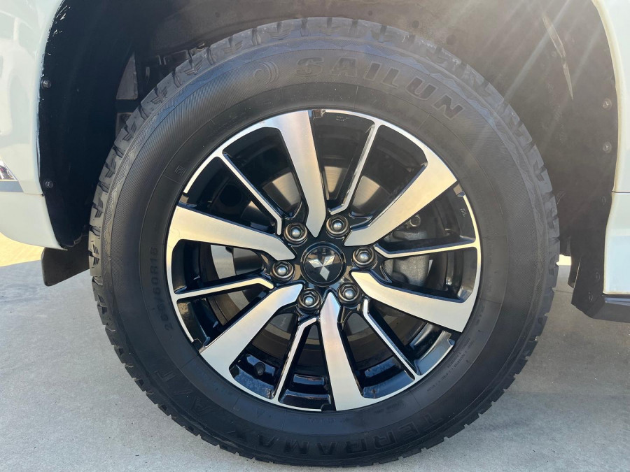 2018 Mitsubishi Pajero Sport QE GLS SUV Image 36