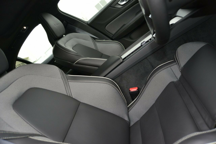 2019 Volvo S60 T5 R-DESIGN Sedan Image 10