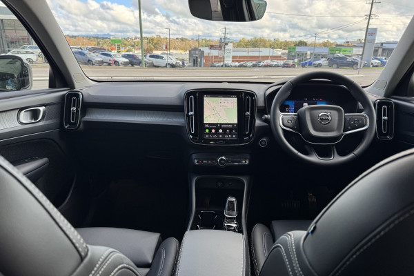 2026 Volvo XC40 XZ Ultra B4 Dark SUV Image 15