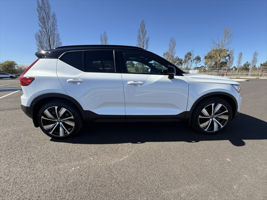 2021 MY22 Volvo XC40 XZ Recharge Pure Electric SUV Image 2