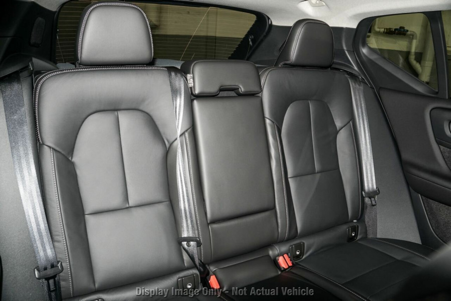 2026 Volvo XC40 XZ Ultra B4 Dark SUV Image 9