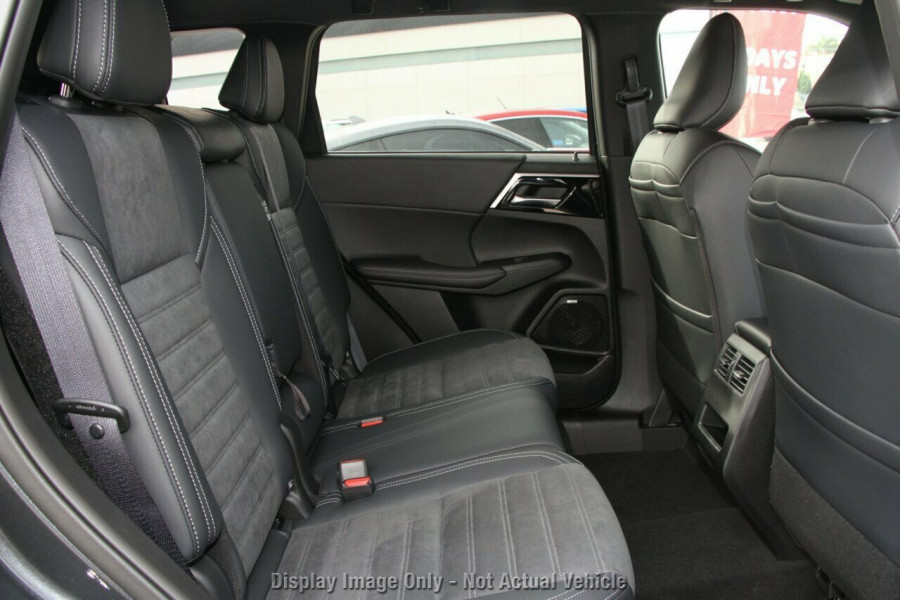 2026 Mitsubishi Outlander ZM Black Edition SUV Image 6