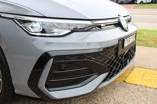 2025 Volkswagen Golf 8.5 110TSI R-Line Hatch Image 9