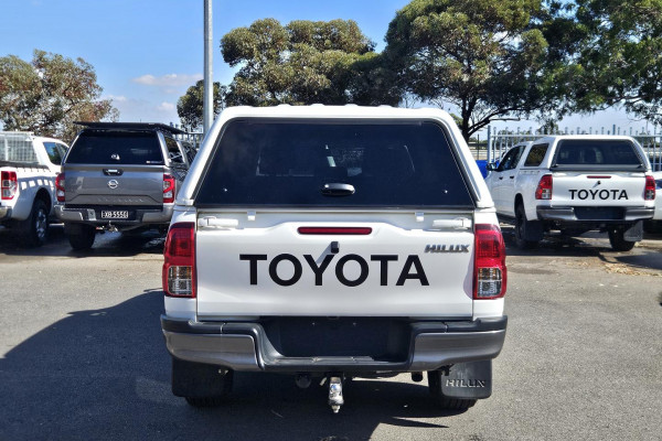 2022 Toyota HiLux GUN126R SR Double-Cab Pick-Up Image 6