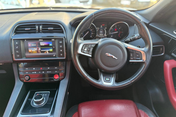 2016 MY17 Jaguar F-PACE X761 20d R-Sport SUV Image 17