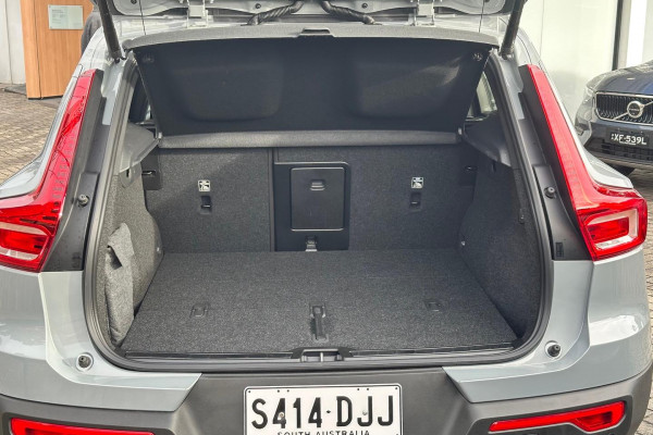 2025 MY26 Volvo XC40 XZ Ultra B4 Bright SUV Image 11