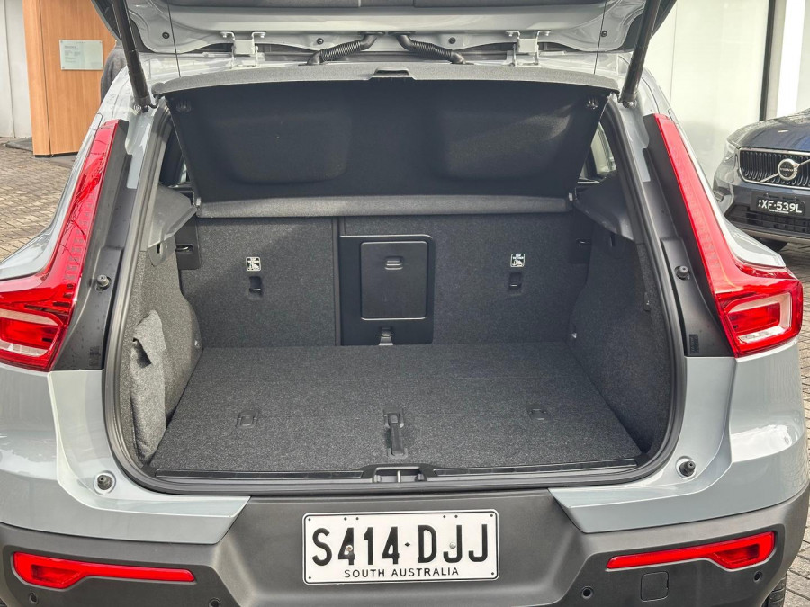 2025 MY26 Volvo XC40 XZ Ultra B4 Bright SUV Image 11