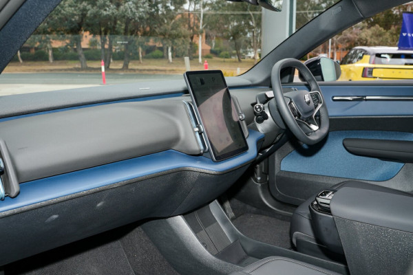2024 MY25 Volvo EX30  Single Motor Extended Range Ultra SUV Image 24