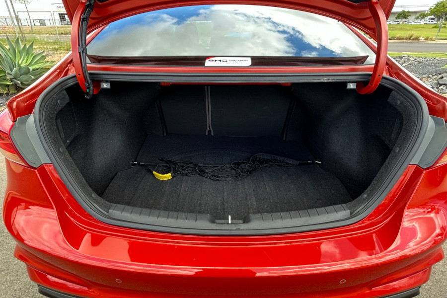 2016 MY17 Hyundai Elantra AD SR Sedan Image 12