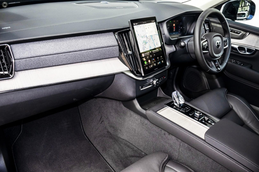 2026 Volvo XC90 L Series Ultra B5 Dark SUV Image 7