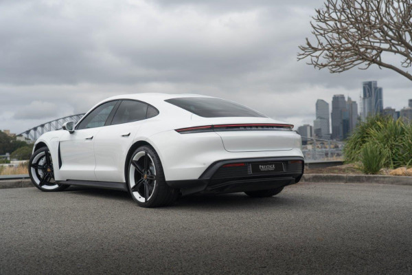 2021 Porsche Taycan 4S Coupe Image 2