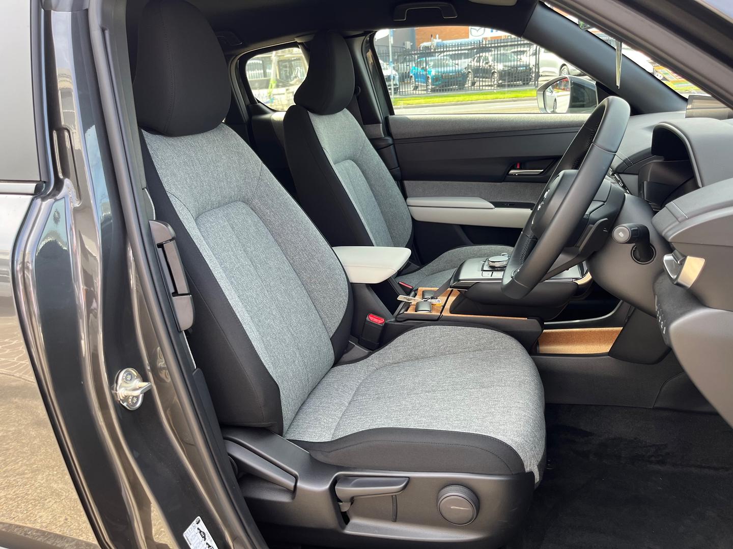 2023 Mazda MX-30 DR Series G20e Evolve SUV Image 11