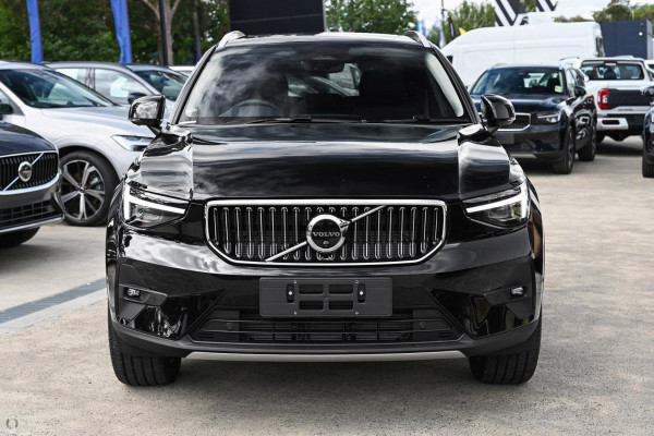 2025 Volvo XC40 XZ Ultra B4 Bright SUV Image 2