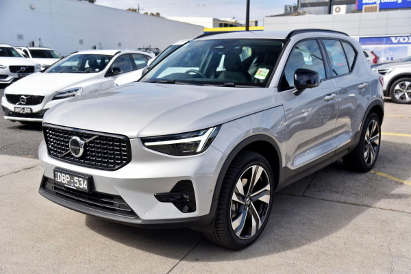 2023 MY24 Volvo XC40 XZ Ultimate B4 Dark SUV Image 4