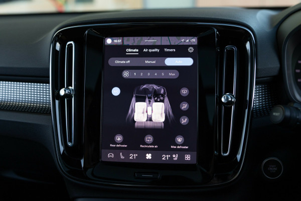 2024 MY25 Volvo XC40 XZ Ultra B4 Dark SUV Image 27
