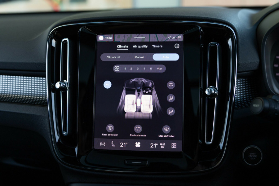 2024 MY25 Volvo XC40 XZ Ultra B4 Dark SUV Image 27