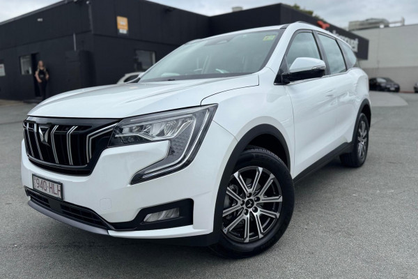2025 Mahindra XUV700  AX7L SUV Image 1