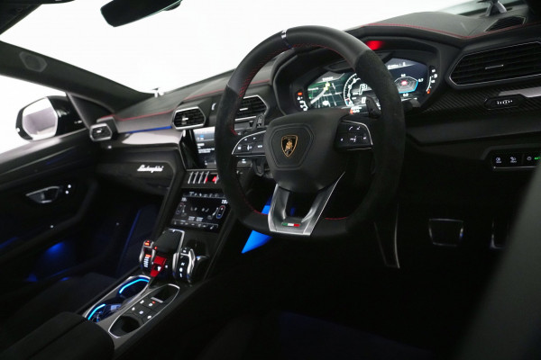 2022 Lamborghini Urus SUV Image 33