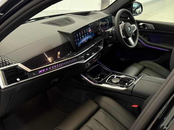 2026 BMW X7 G07 LCI xDrive40i M Sport SUV image 15