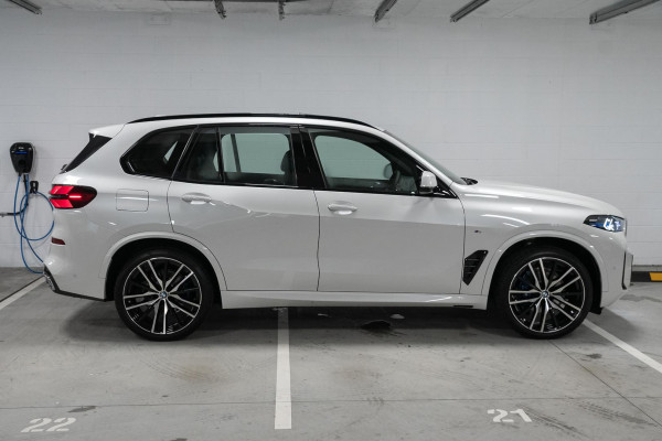 2025 BMW X5 G05 LCI xDrive30d M Sport SUV image 3
