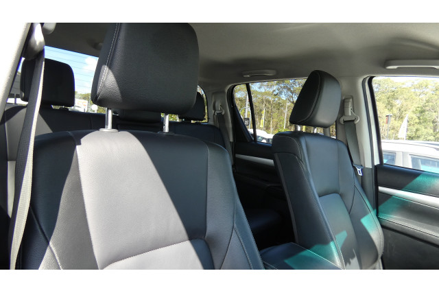 2021 Toyota HiLux GUN126R SR5 + PREMIUM INTERIOR 4X4 Ute Image 15