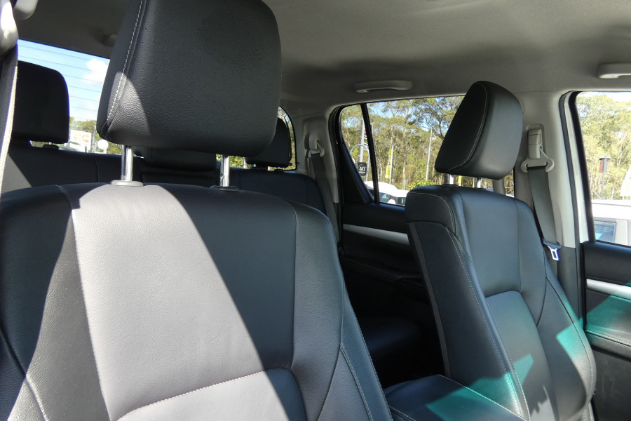 2021 Toyota HiLux GUN126R SR5 + PREMIUM INTERIOR 4X4 Ute Image 15