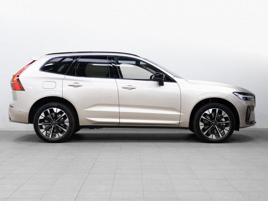 2026 Volvo XC60 UZ B5 Ultra Dark 2.0P, Mild Hybrid SUV Image 3
