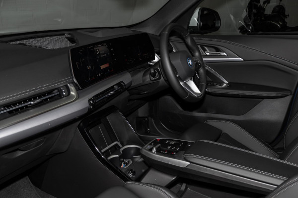 2024 BMW iX1 U11 eDrive20 xLine SUV image 8