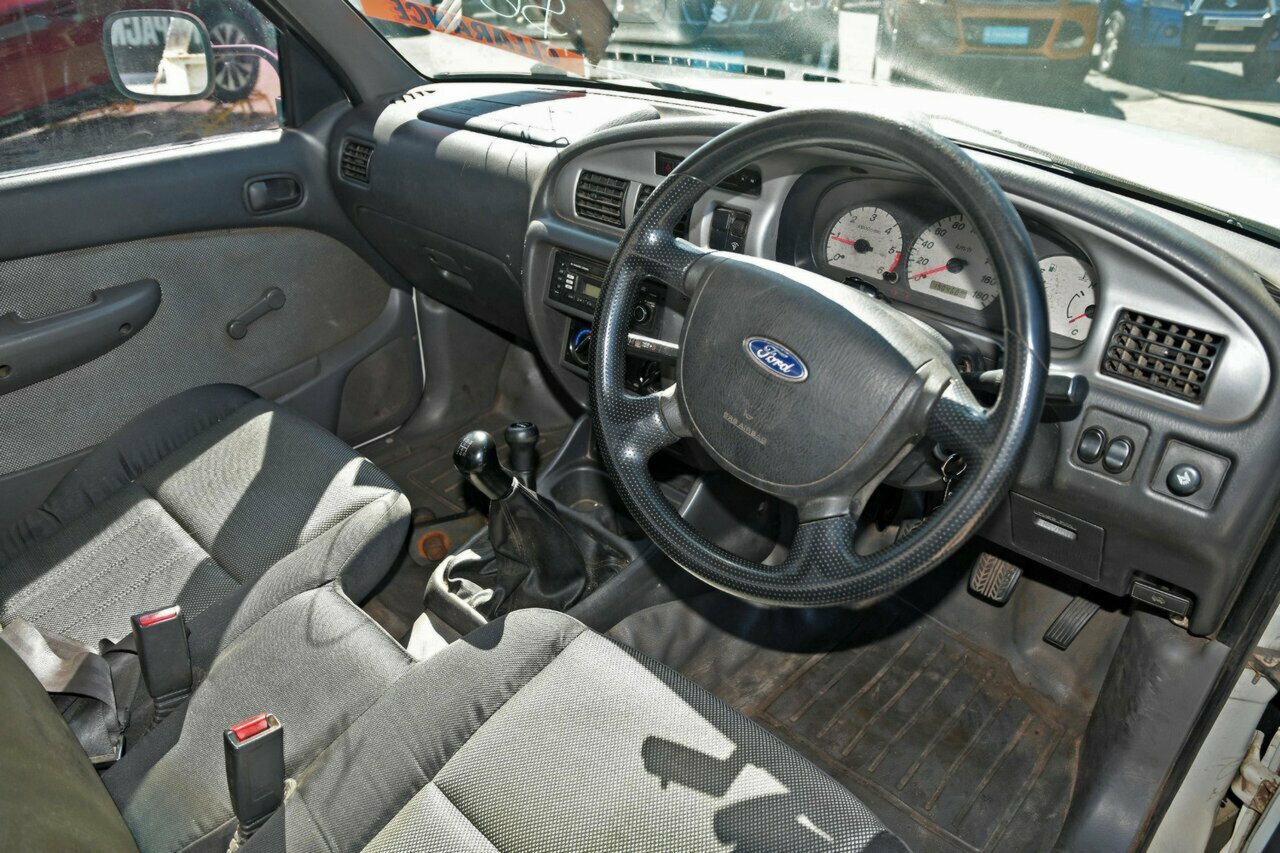 2004 Ford Courier PG GL Cab Chassis Image 11