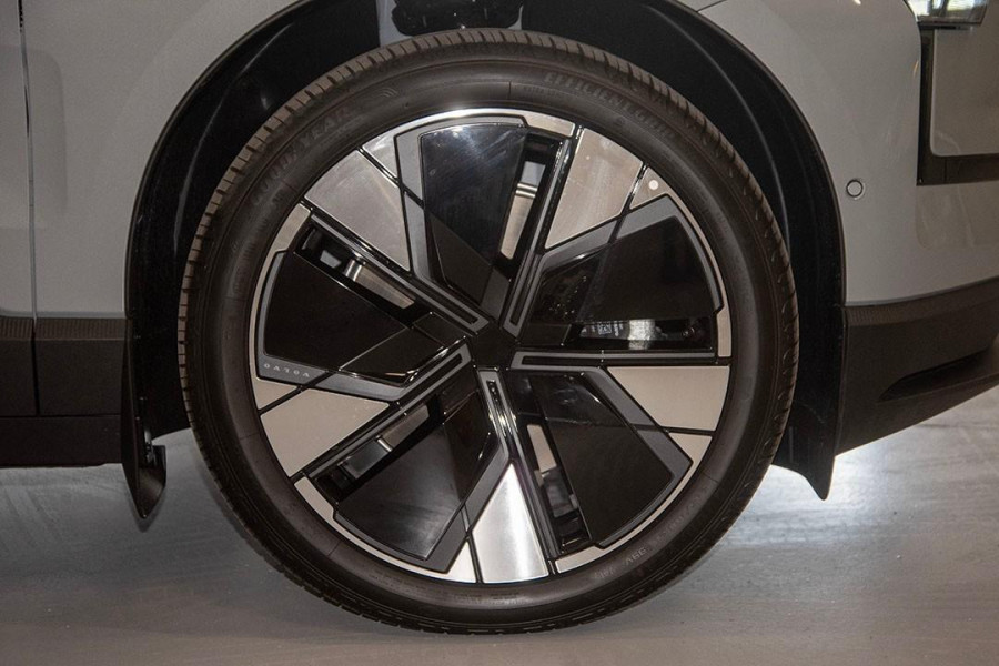 2024 MY25 Volvo EX30  Twin Motor Performance Ultra SUV Image 23
