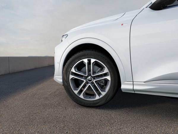 2025 Audi Q5 GU TFSI 150kW SUV image 6