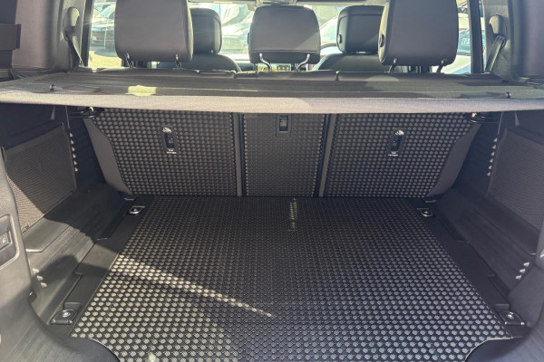 2026 Land Rover Defender L663 110 P425 X-Dynamic SE SUV Image 46